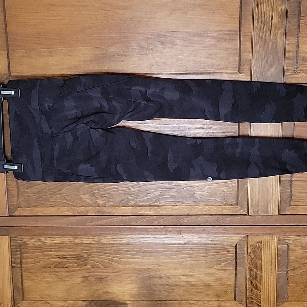 Lululemon Women's Fast & Free High Rise Camo Tight Leggings 19" - Picture 6 of 10